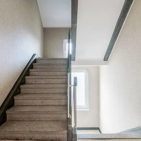 Private Apartment *